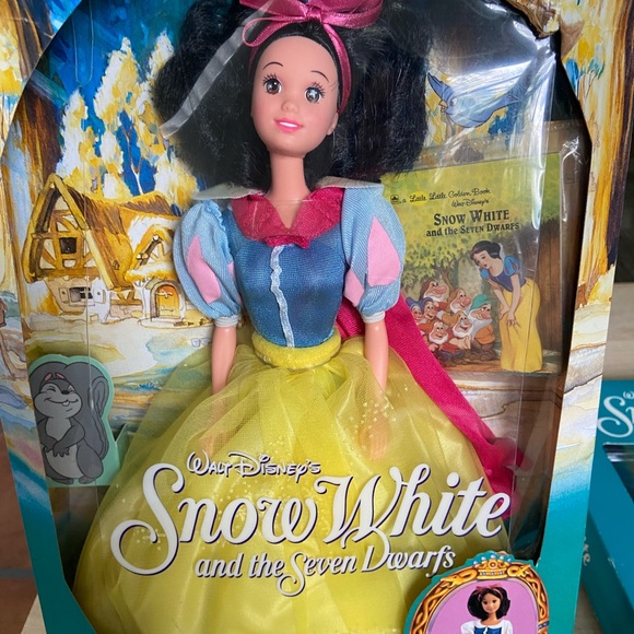 Vintage Snow White Doll & characters. - Picture 1 of 7